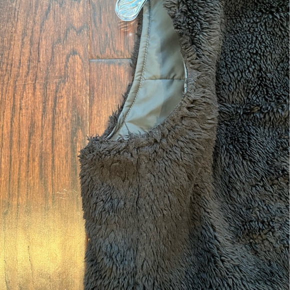 The North Face Reversible Vest - Picture 8 of 9